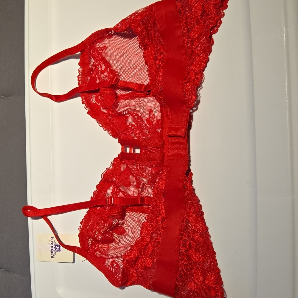 B Tempt'd Red Lace Bra NWT - Picture 7 of 8